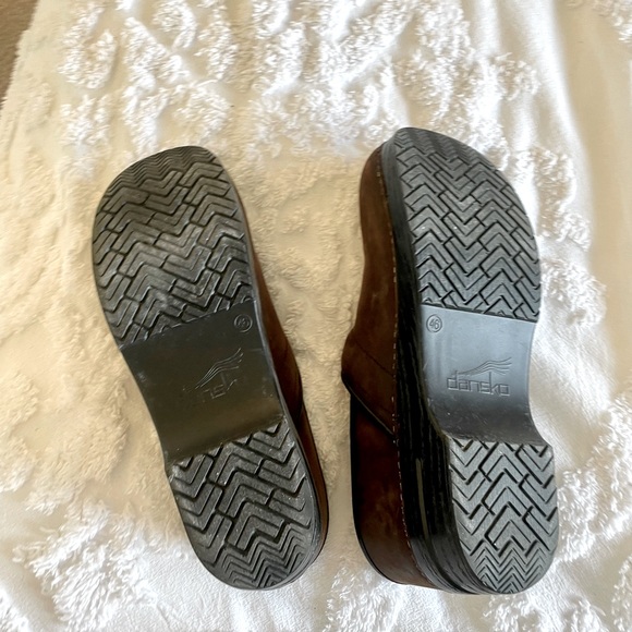 Dansko men brown clog — only worn once - Picture 4 of 9